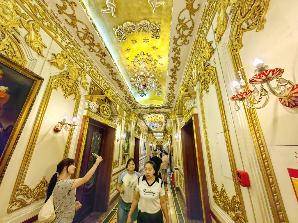 南方游客打卡“东北卢浮宫”
