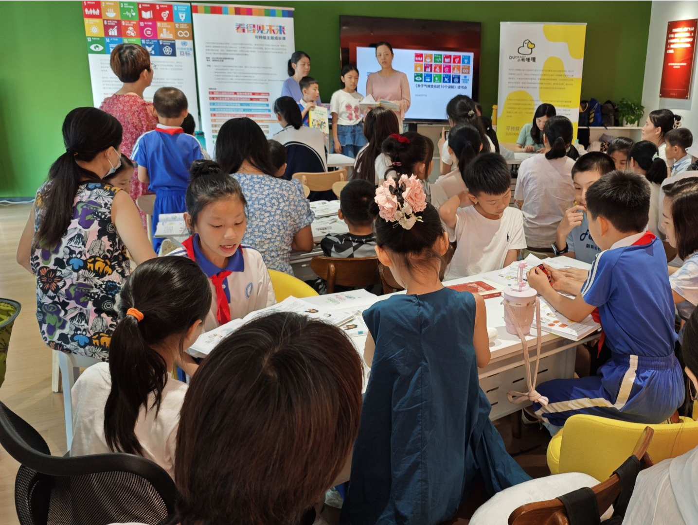 “看得见未来”SDG主题环保海报展在深圳闭幕