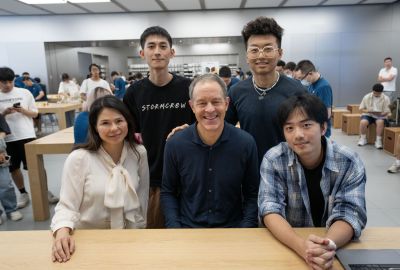 苹果公司首席运营官在深圳与学生创作者交流创意未来