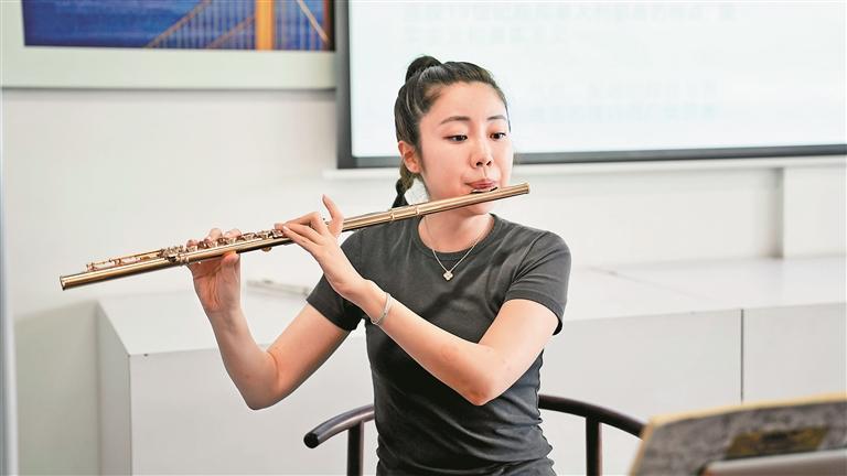 深圳交响乐团长笛演奏家卢思默做客湾区文化茶座