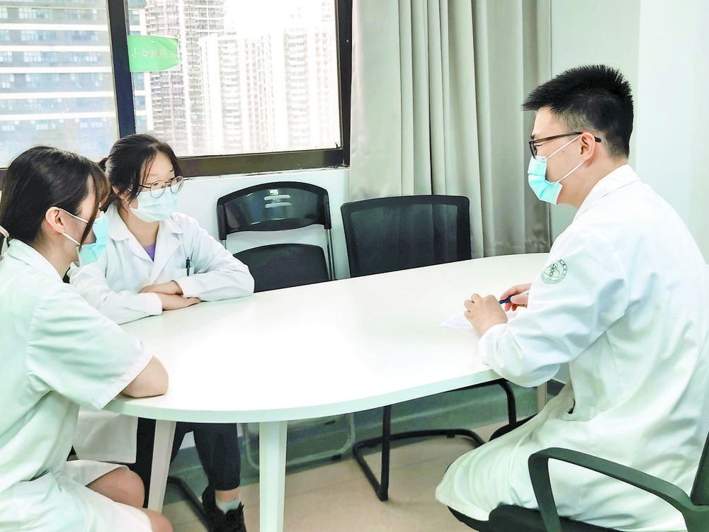 晶报特别报道 | 加强医患互动新形式：全科教学门诊“慢慢聊”