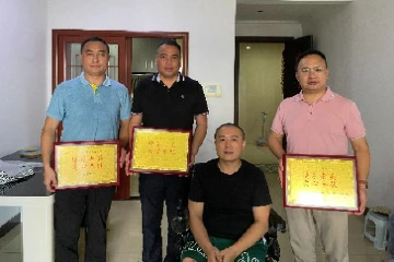中山爱心企业慰问困难退役军人，送轮椅圆心愿