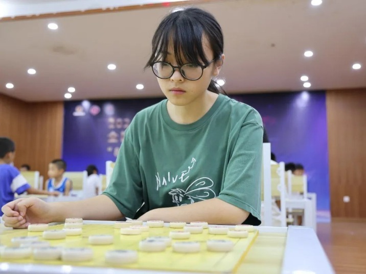19岁圆梦！凤岗首位准女子象棋国家大师是她！名叫郑雅琪