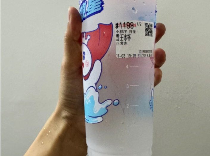 1块钱的“雪王冰杯”惹怒两拨打工人？蜜雪冰城道歉了