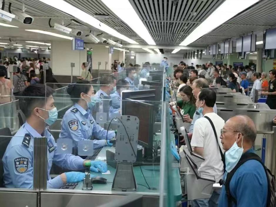 国家移民局：上半年2.87亿人次出入境，同比增70.9%
