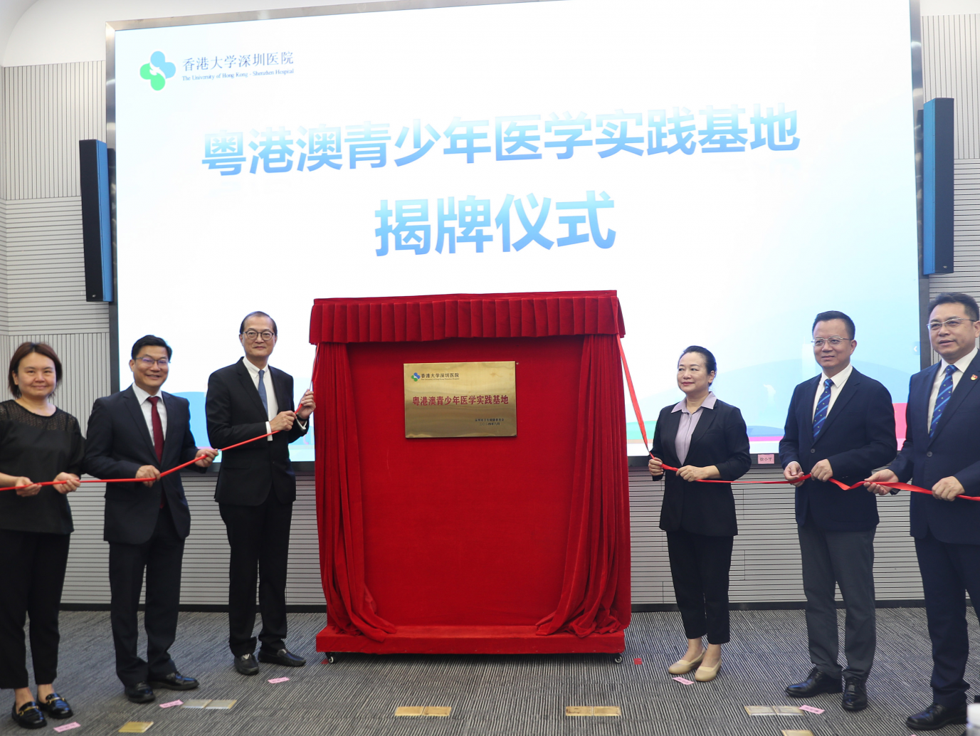 粤港澳医学体验营开营，75位中学生开启深港医学探索之旅