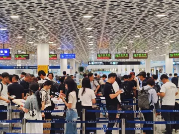 暑运以来深圳机场口岸出入境人员同比增长60%
