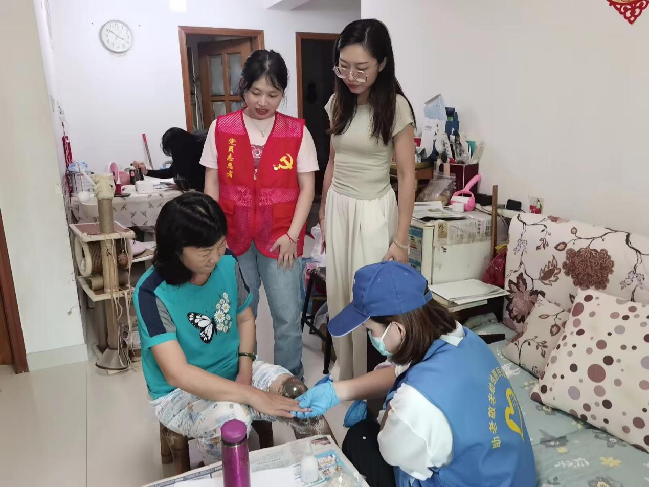 翠达社区党员开展“微心愿”志愿服务活动