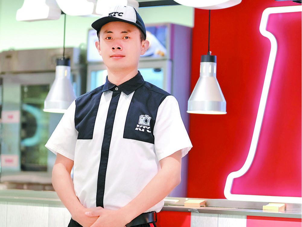城市英雄 82期 | “天使餐厅”经理李亮：“做个自在的普通人”