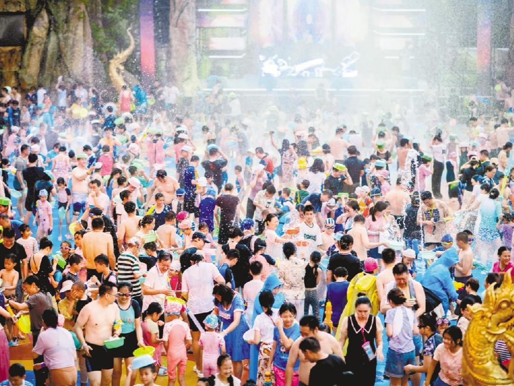 晶报特别报道 | 比这个夏天更热的，是来深圳玩水