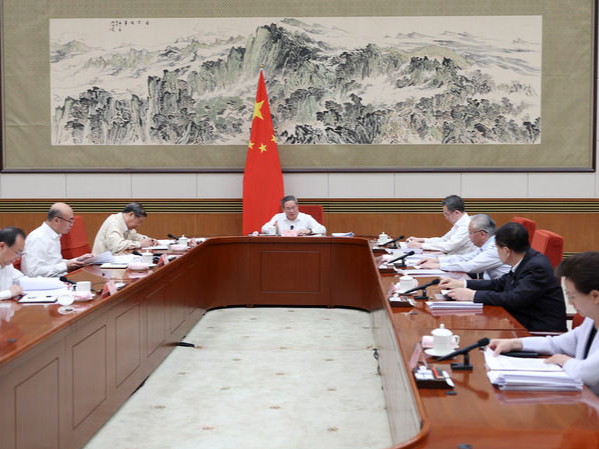 李强主持召开国务院党组会议 学习贯彻习近平总书记在党的二十届三中全会上的重要讲话和全会精神 丁薛祥出席