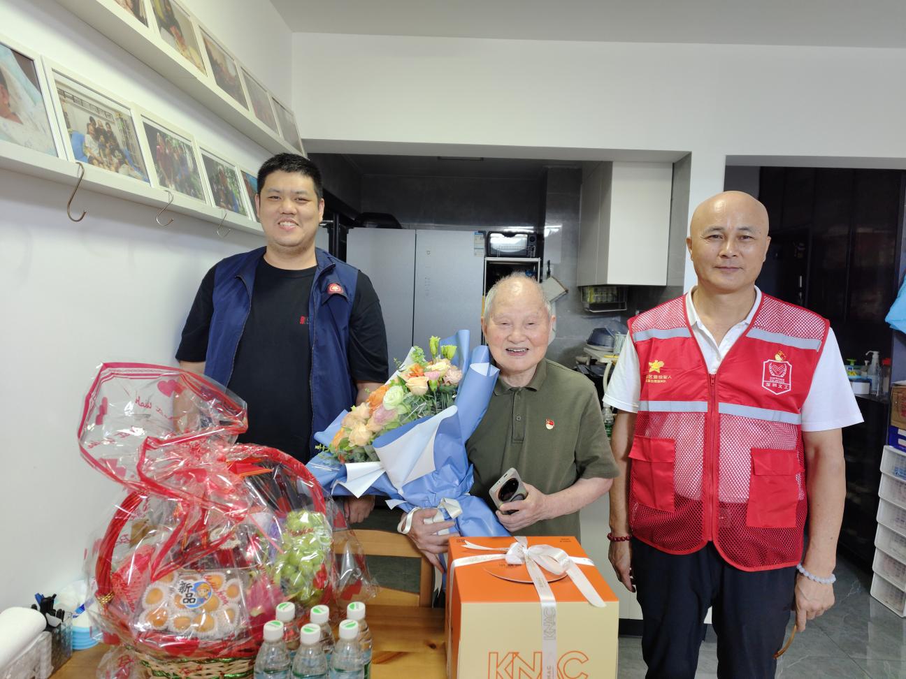 南山区退役军人服务中心慰问抗美援朝老兵