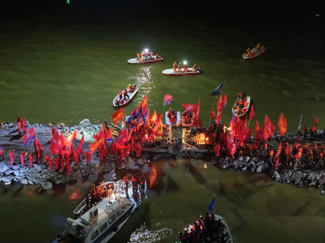 截至7月12日9时，华容团洲垸累计排水2000余万立方米