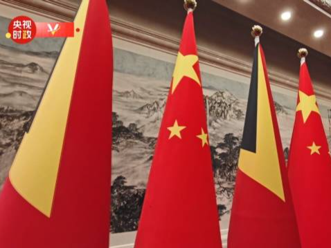 习近平同东帝汶总统奥尔塔出席签字仪式