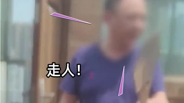 重庆一小区业主砍断高空作业工人安全绳
知情人：楼栋有32层110米高
还好师傅是双绳作业