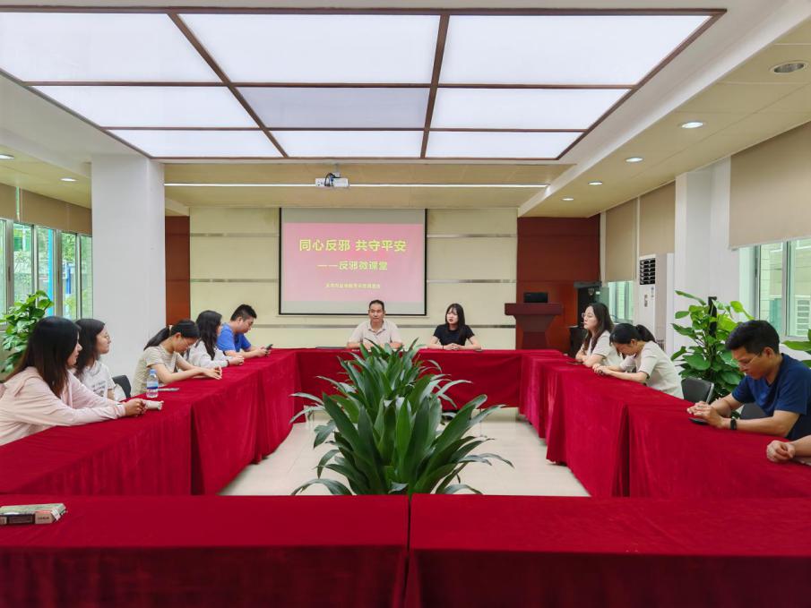 华强北街道组织基层工作人员前往反邪教示范教育基地参观学习