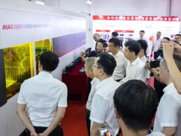 深圳发布全球首台160kW超高功率光纤激光器