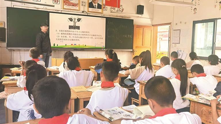 千里支教路 逐梦格桑花开的地方——记龙华区教育科学研究院第二附属学校援藏教师李珂鑫