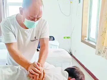 城市英雄 91期 | 盲人按摩店老板赵新英：让他们在深圳有尊严地活着