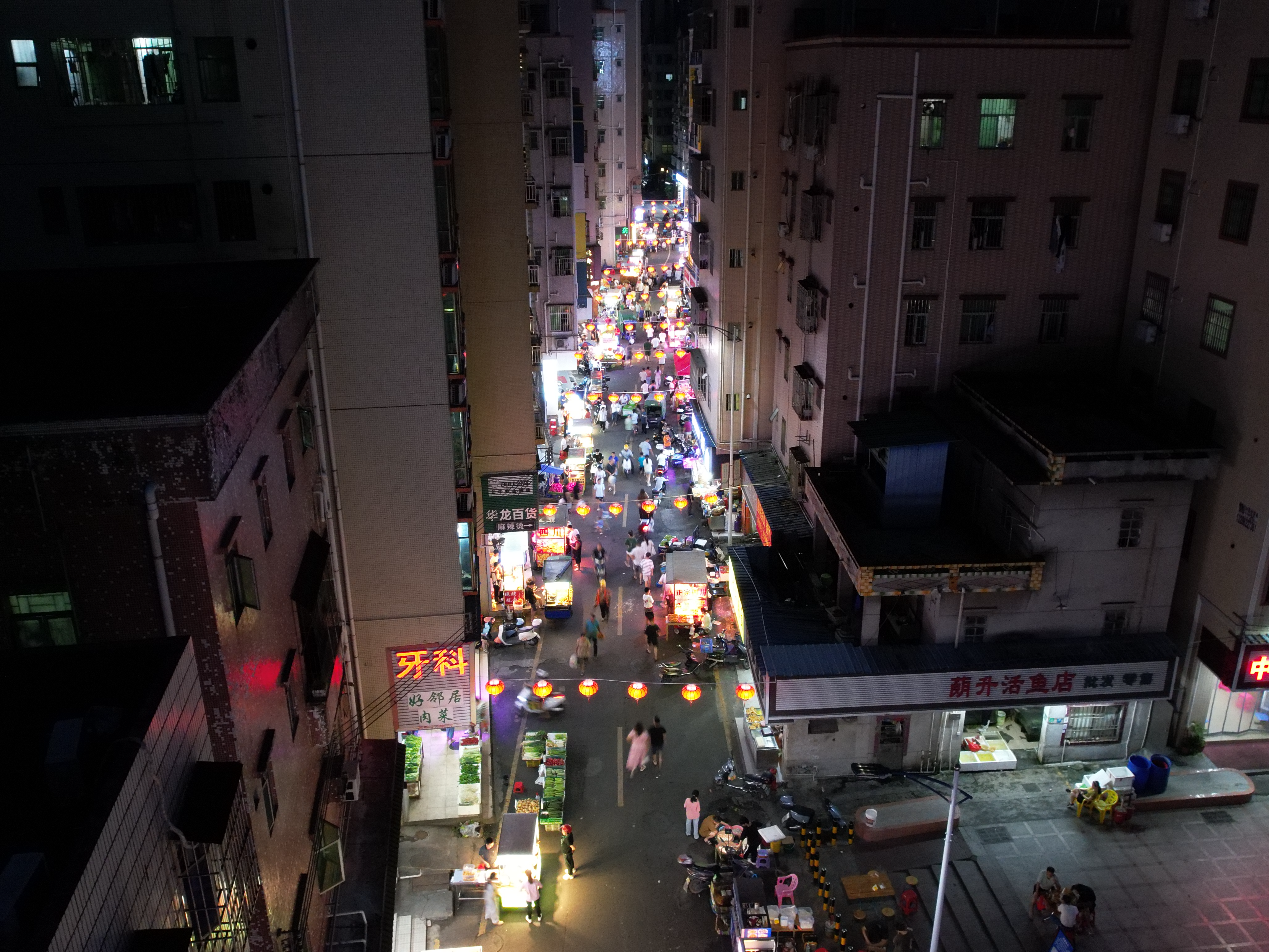 氛围感拉满！李松蓢社区打造有序夜间特色集市！