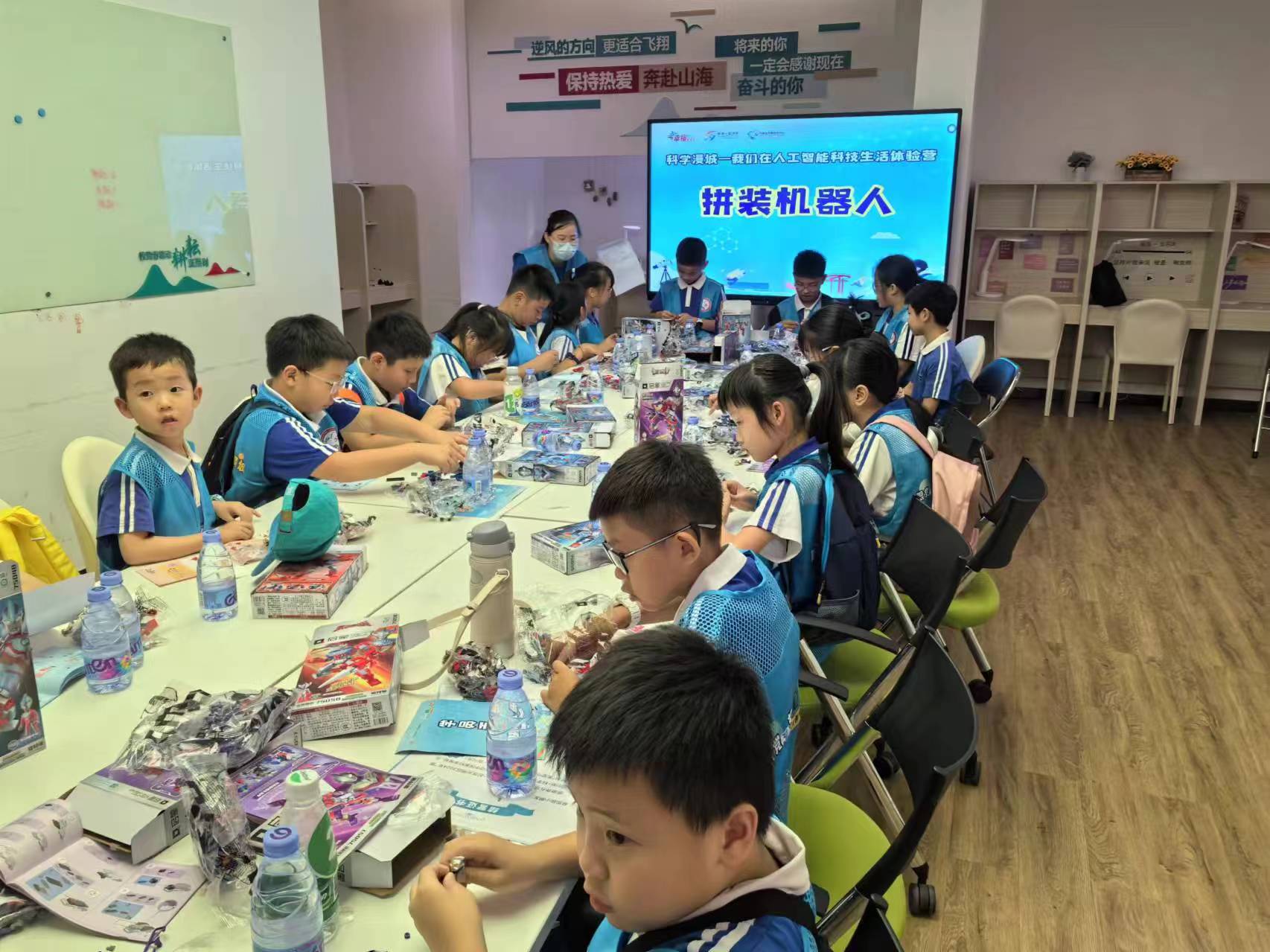 光明启动科学漫城暑期党群科技活动