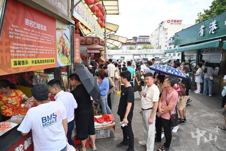 飞跃伶仃洋丨“11点半叫号单已过百！”中山餐馆人潮涌动，深圳客爆棚
