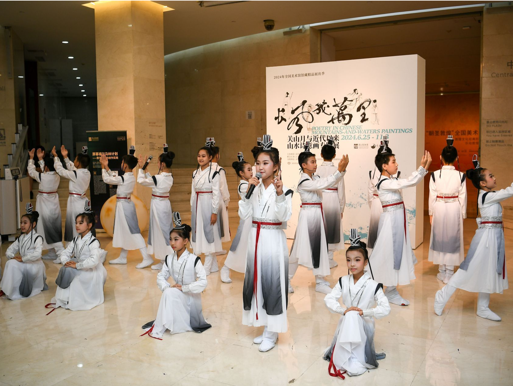 以“一米高度”解锁诗与画！艺术大展为孩子开启文化暑期