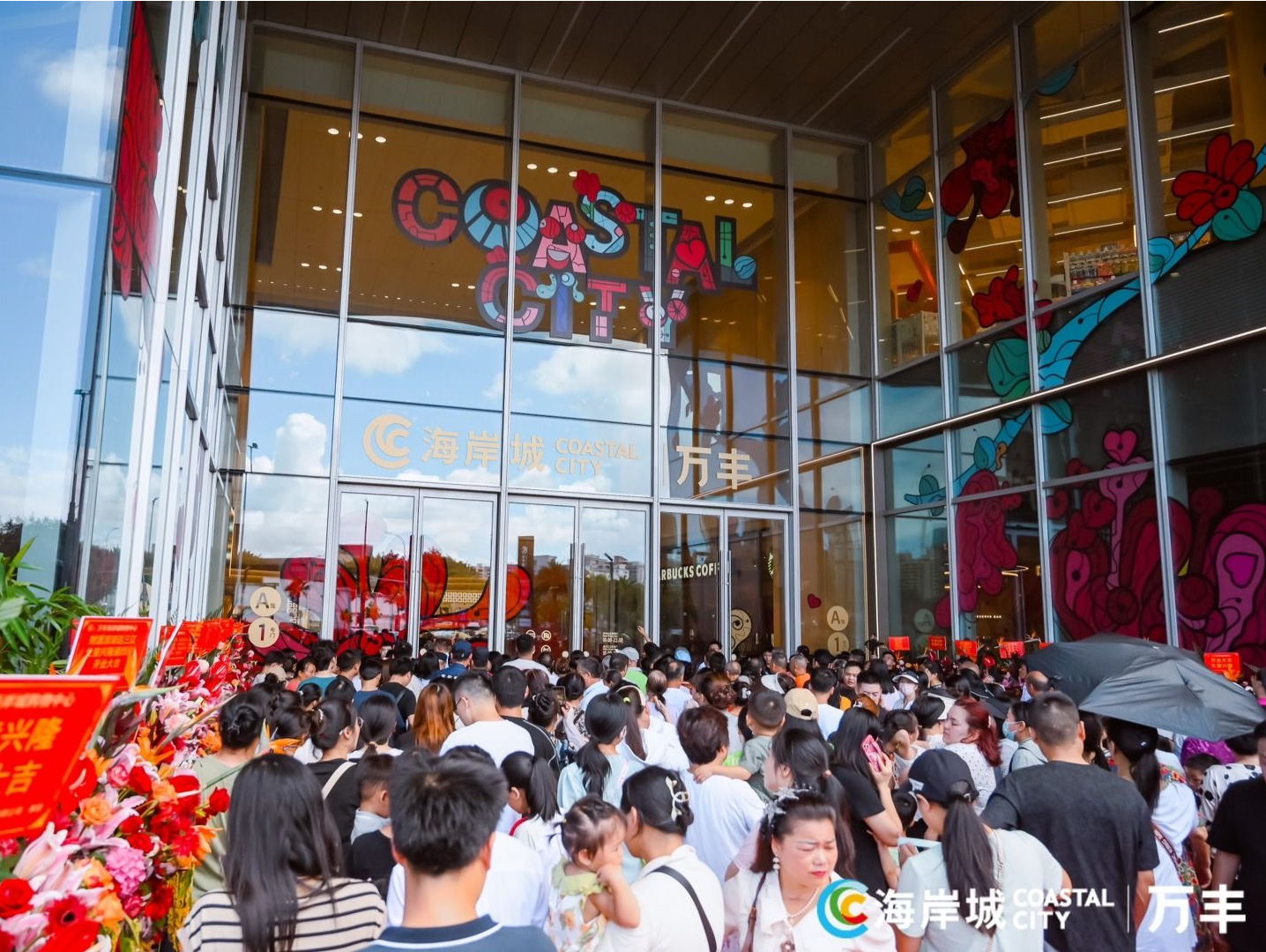 首日客流超39万人次！从南山到宝安，万丰海岸城打造深圳西部商业新地标
