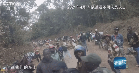 执行任务时遭围堵、泼汽油！他们的经历比电影情节更惊险