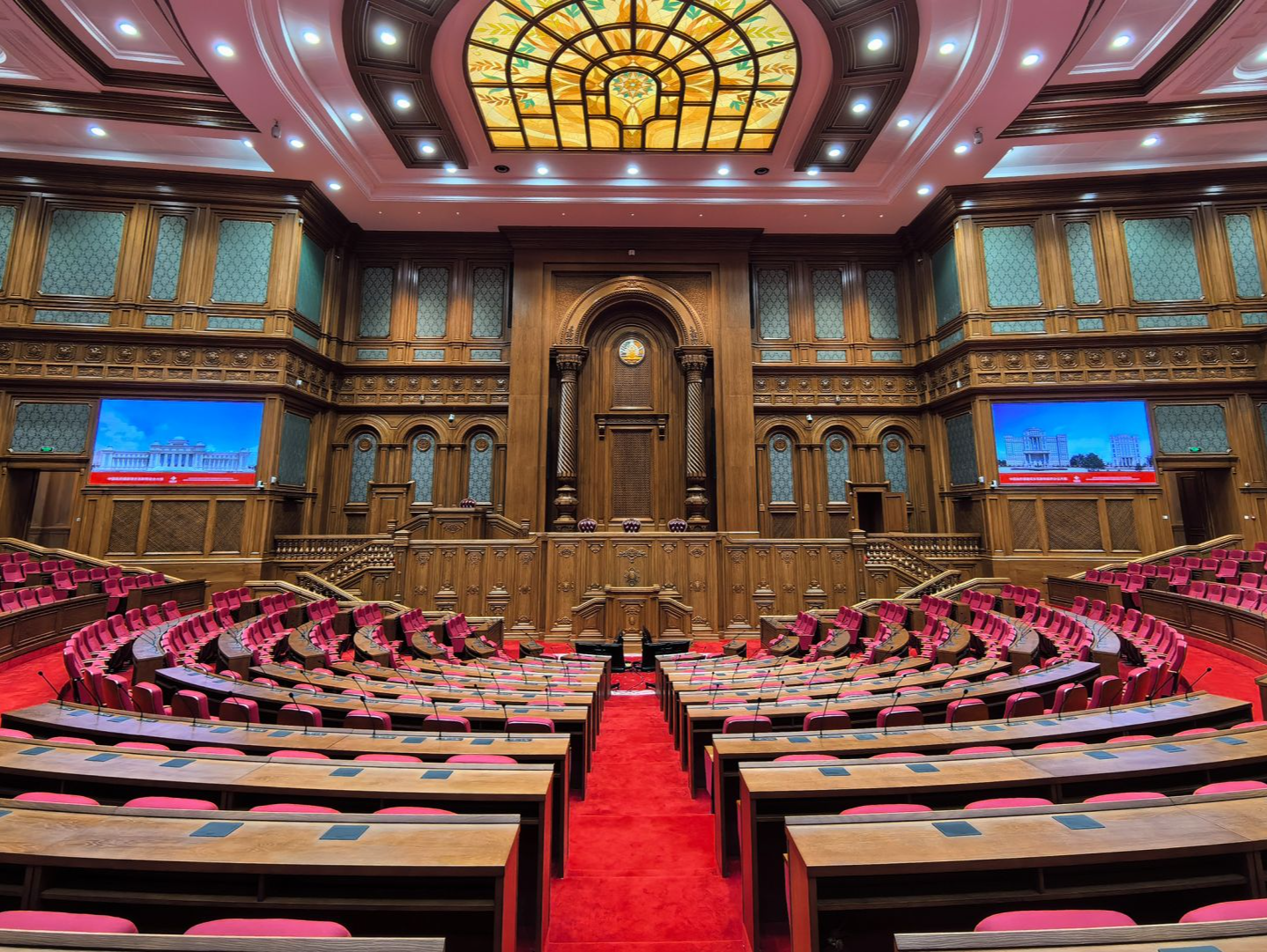 时政新闻眼丨习近平再访“高山之国”，这些细节见证中塔关系新高度