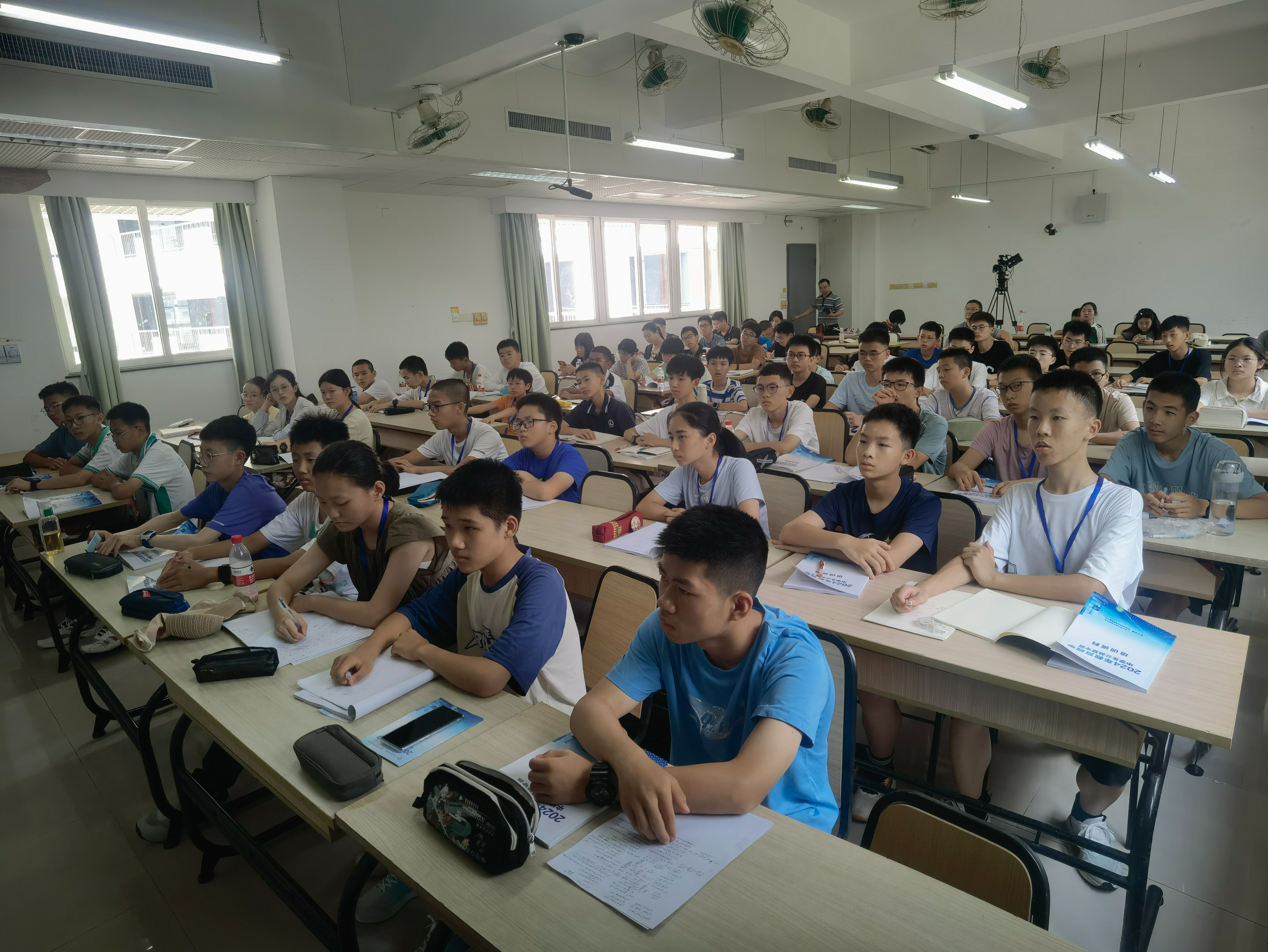 全国54名优秀学生代表齐聚，2024年教育数学中学生公益夏令营广州开营
