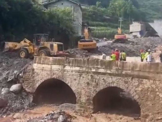 四川雅安汉源山洪灾害已致14人遇难，仍有25人失联
