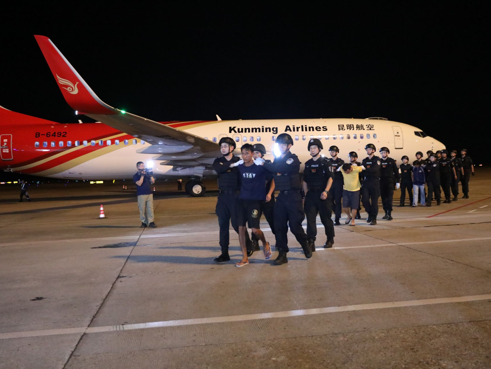 3名潜逃缅北多年的公开悬赏通缉涉毒逃犯被押解回国 