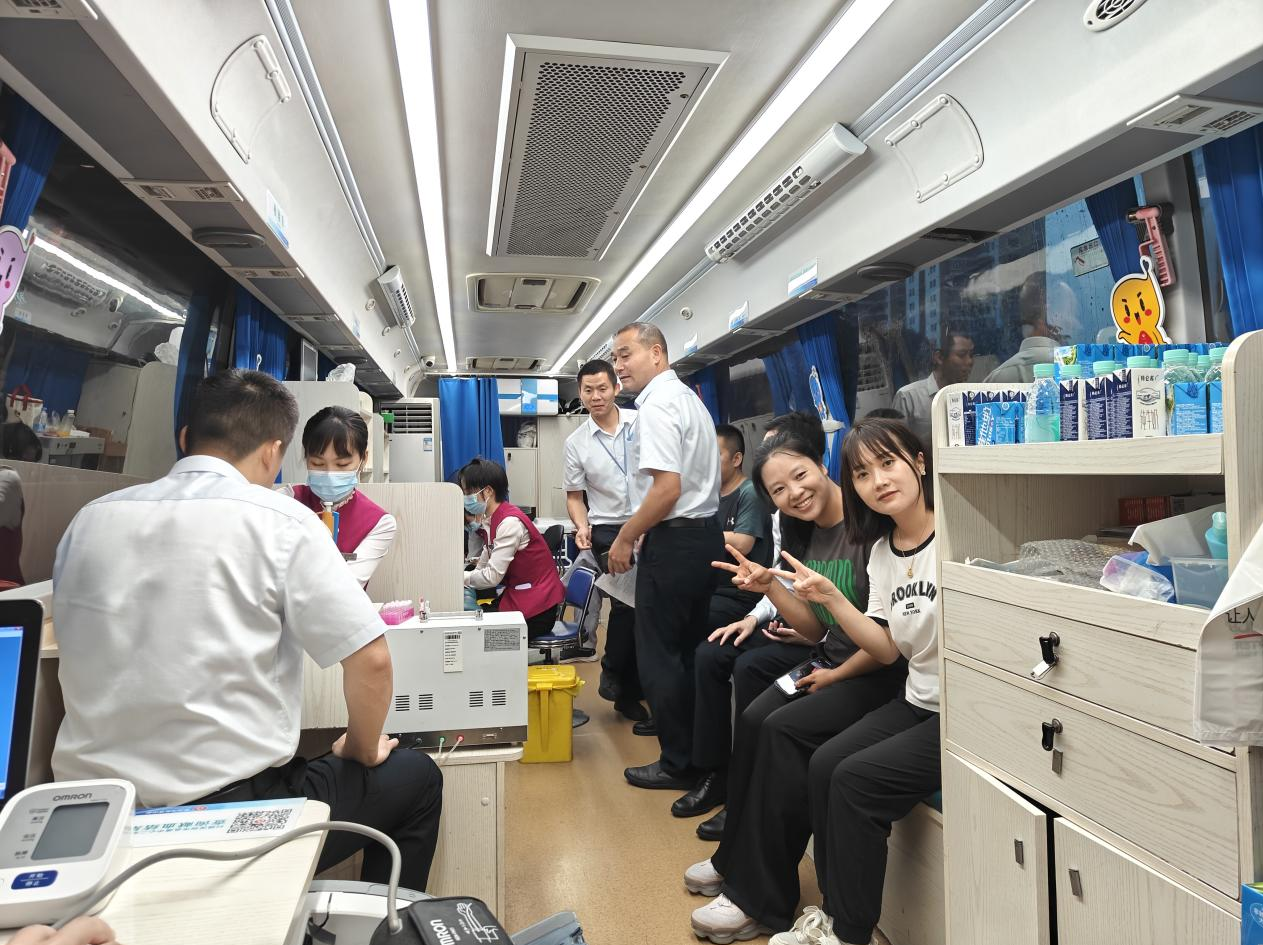 南园社区党委组织无偿献血活动，谱写更多“热血篇章”