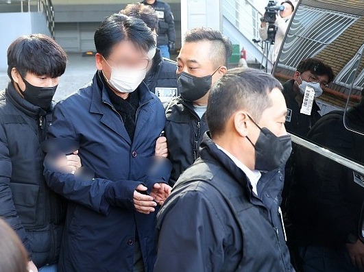 袭击李在明，他获刑15年