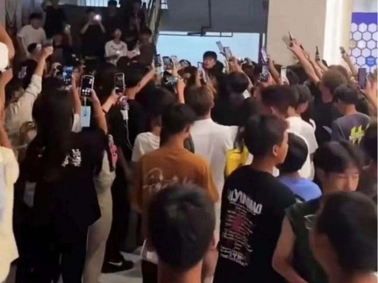 贵阳一学校违规超范围招生，2400名学生无学可上？当地教育局：已立案调查｜有料
