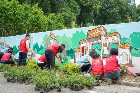 斑驳围墙变身彩绘长廊！快来中山东区街道工人文化宫“打卡”