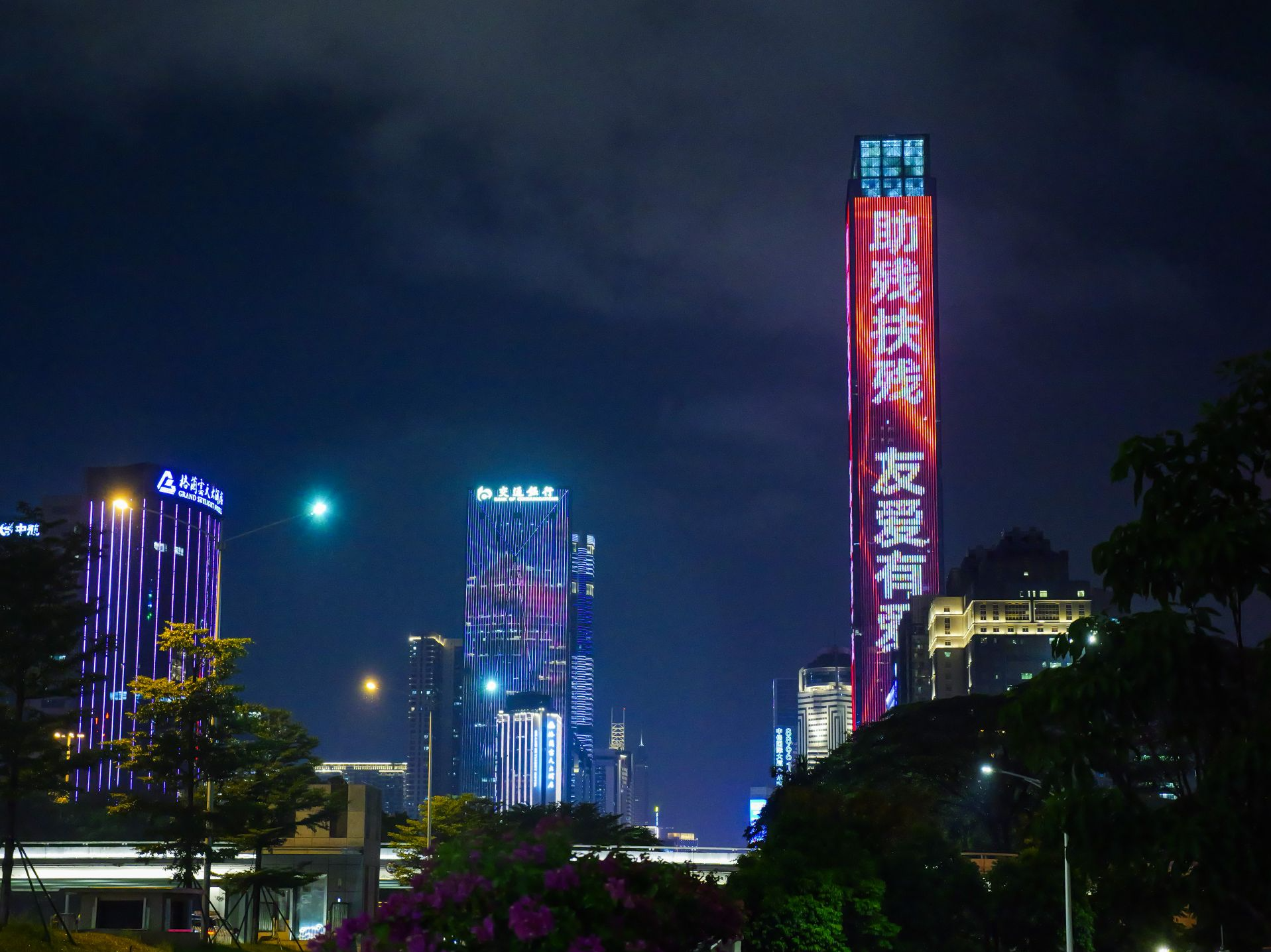 深圳全城亮灯喜迎残特奥会倒计时500天