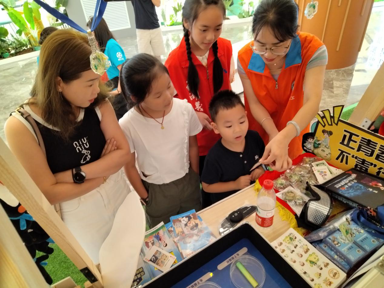 翠竹街道开展禁毒创意市集嘉年华主题义卖活动