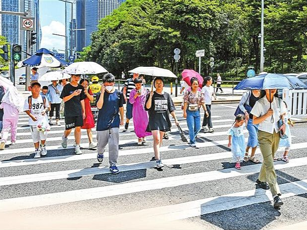 七月流火“炎值”千亿 酷暑天气带旺防晒用品市场