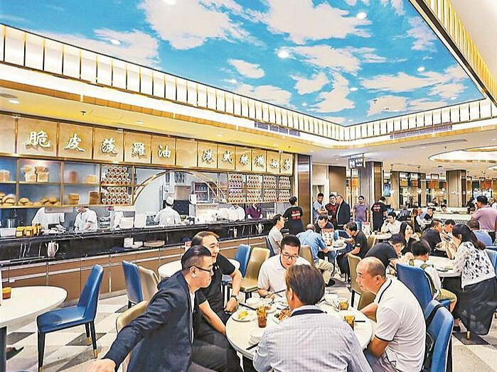 湾区居民换城消费热情高涨，奔腾人流激活消费引擎