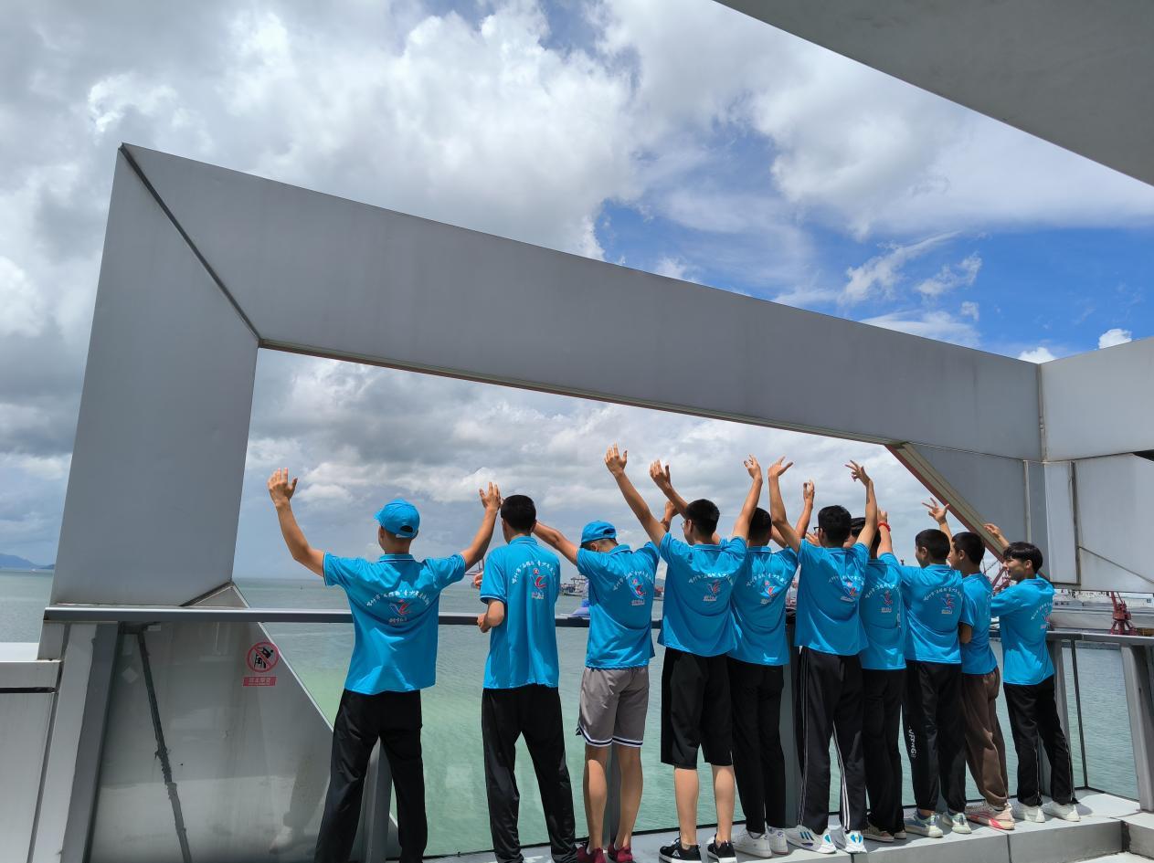 喀什“石榴籽”青少年交流活动走进深圳大学海洋文化科普教育基地