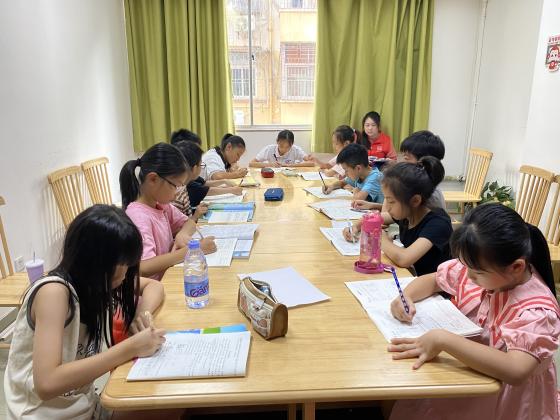学生开心 家长放心，南园社区暑期假日学校点亮暑期生活