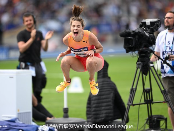 2米10！乌克兰美女运动员玛胡奇克打破尘封37年的女子跳高世界纪录