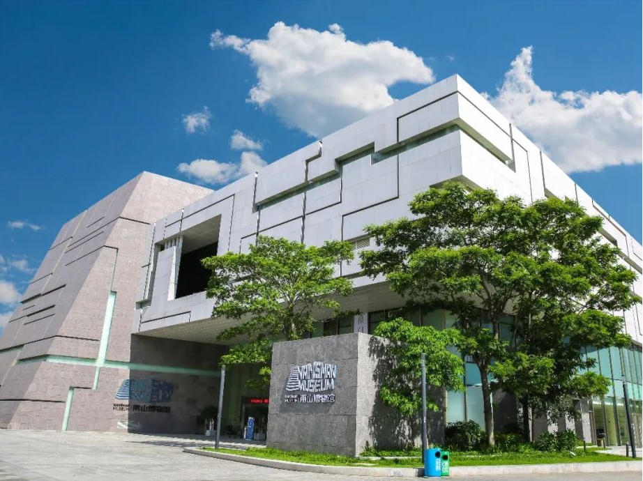 深圳文化场馆秩序井然人气火爆