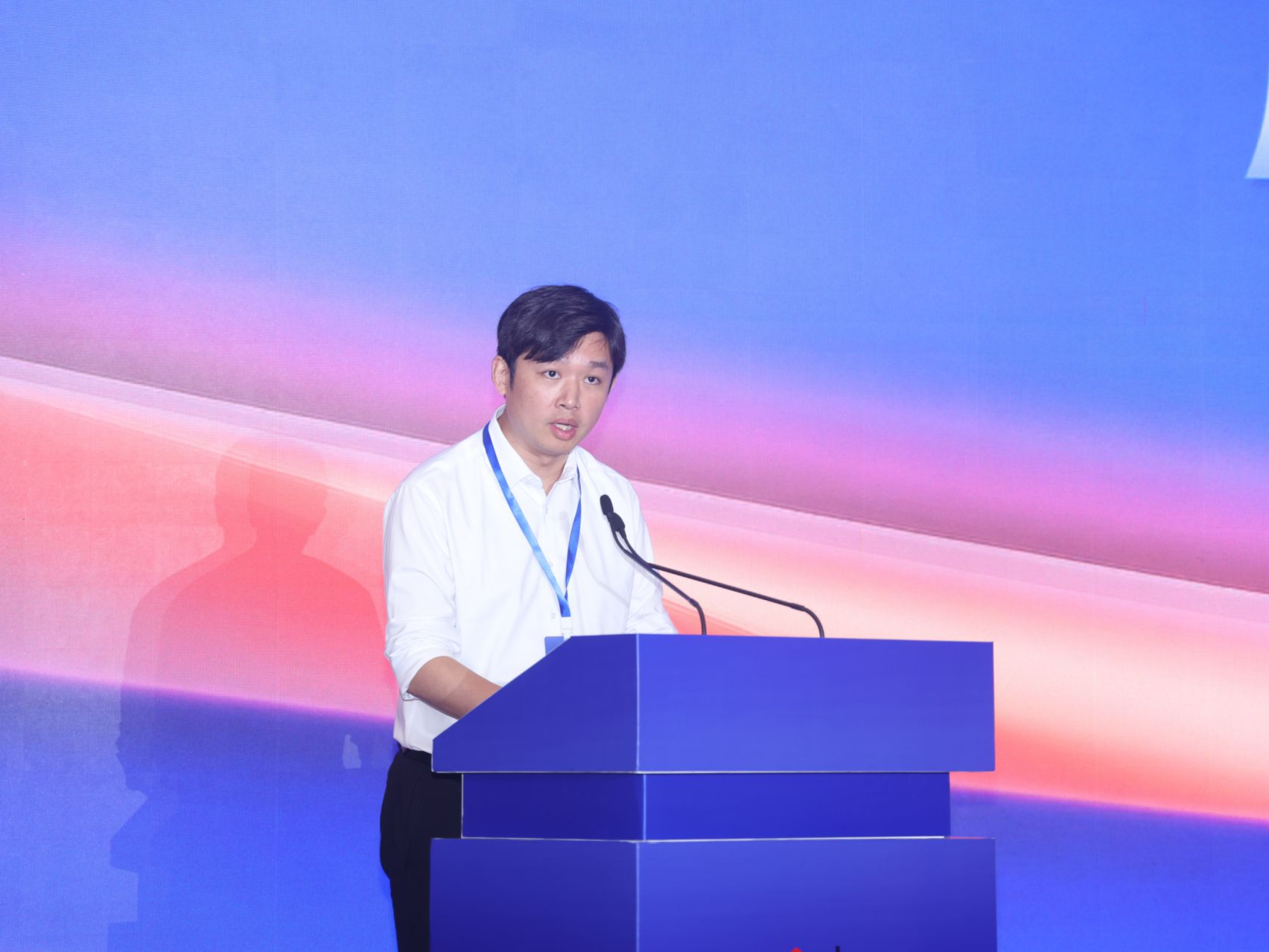 企业代表发言丨延锋内饰亚太运营三区总经理倪建军：政府主动服务无事不扰，让企业心无旁骛抓发展