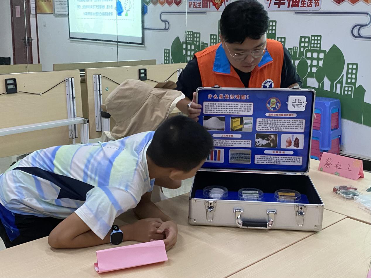 “抵制毒品，青春同行” 翠竹街道开展青少年禁毒知识小组课堂