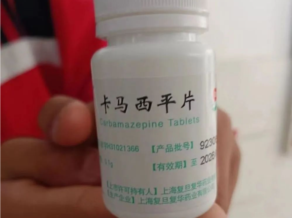 14岁初中生课堂“嗑药”昏迷进ICU，近一年多次买药！处方药为何唾手可得？| 读特热评