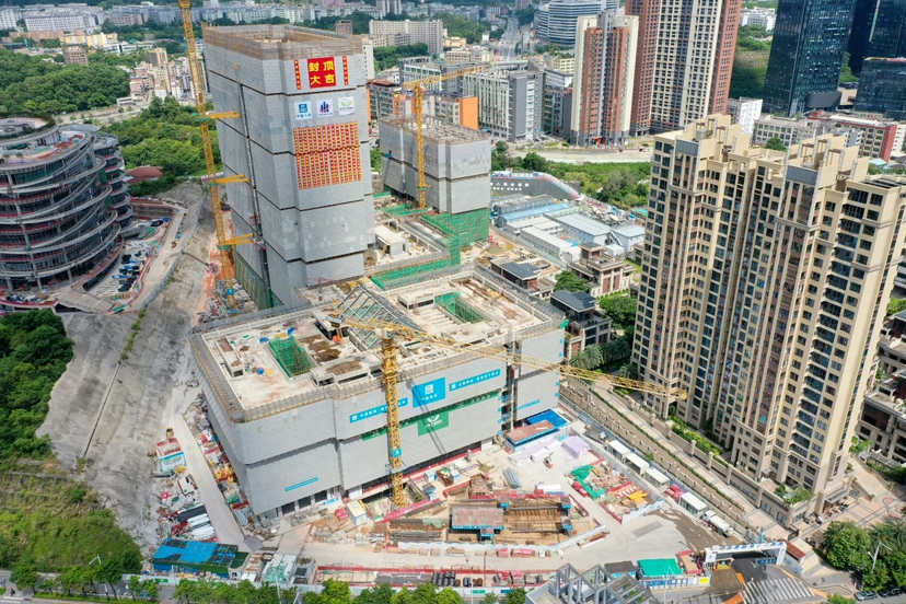 深圳龙岗第二中医院项目完成主体结构封顶