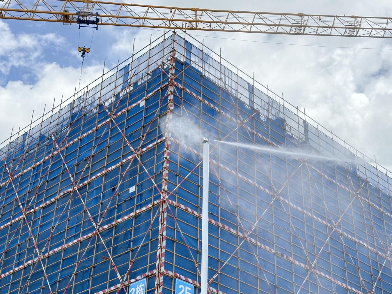 建筑工地施“凉”策，致敬城市建设者